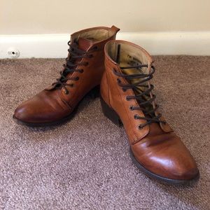 Frye Carson Boots - US 7.5